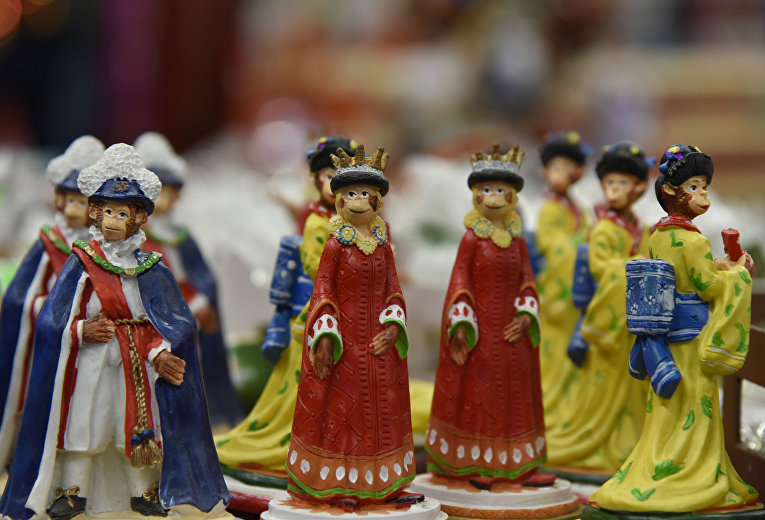 Обезьяньи перевоплощения: новогодние сувениры для крымчан
