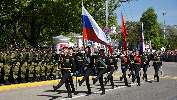 Военный Парад в Севастополе собрал десятки тыс. созерцателей