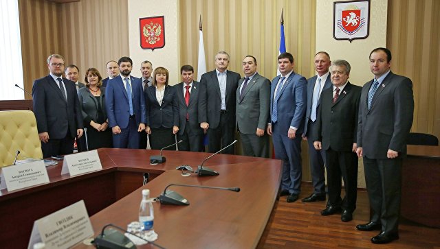Лидер ДНР пригласил руководителя Крыма посетить Донбасс