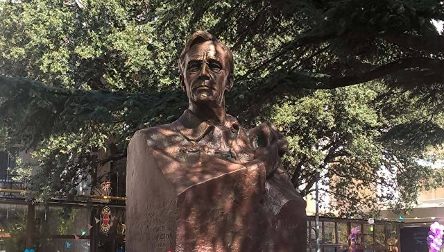 В Крыму открыли памятник Франклину Рузвельту 