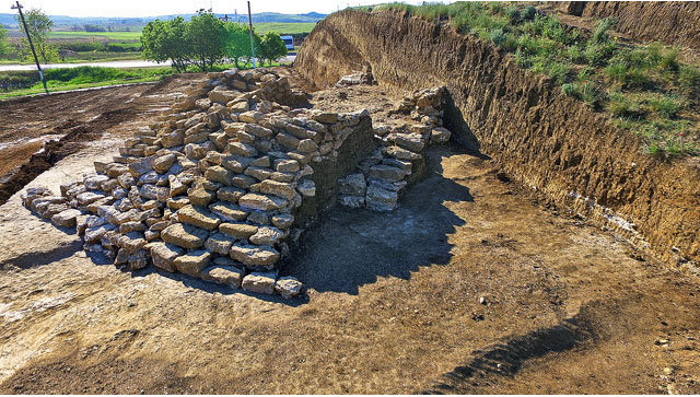 Раскопки на территории кургана Госпитальный в Керчи